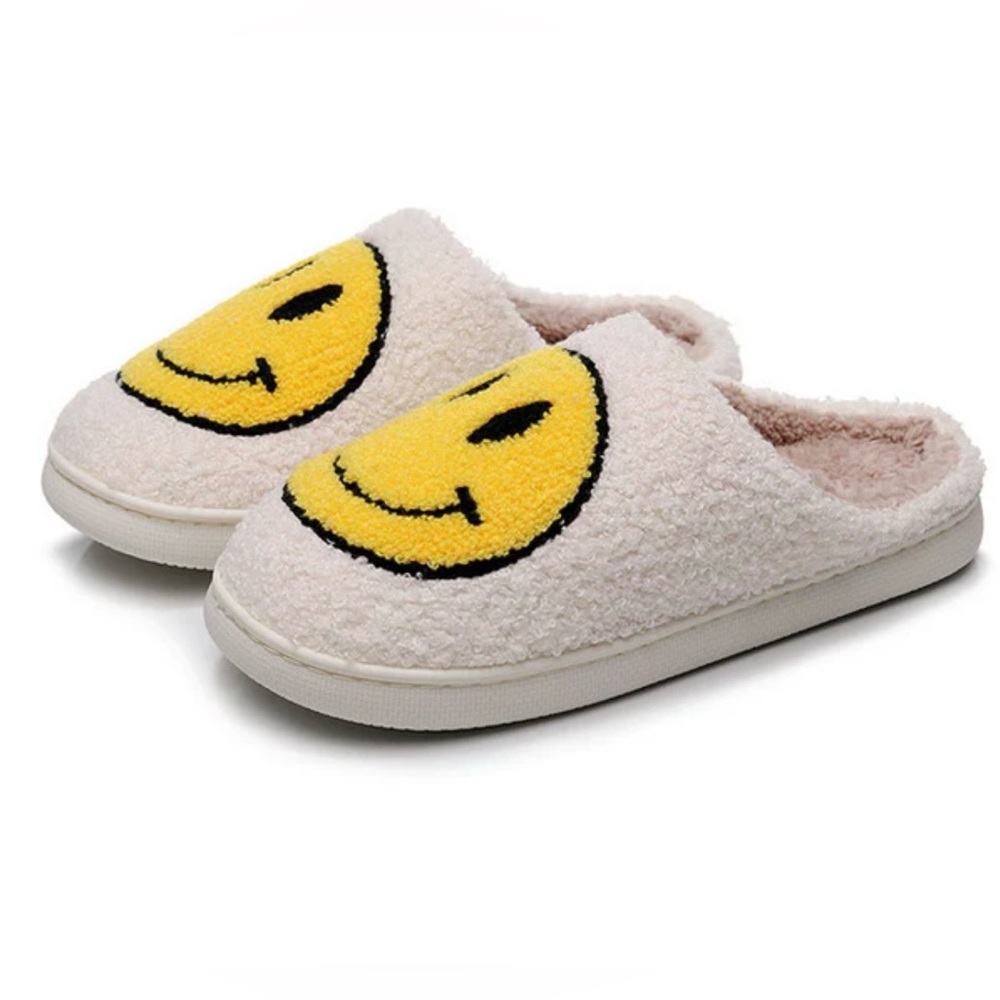 The Cloudies Smiley Slippers White with Yellow Happy Face New Sz 38 - 39  Sz 8